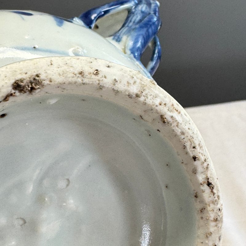 A Chinese blue and white peach-shaped cadogan-type wine pot - 图27