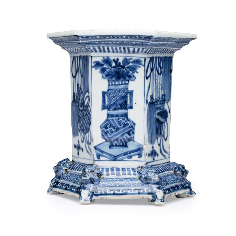 An extremely rare Chinese blue and white hexagonal salt - 图7