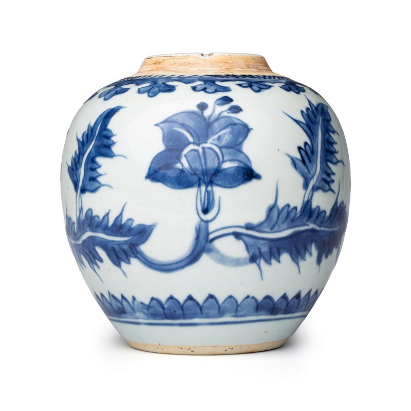 A pair of Chinese blue and white jars with floral design - 图8