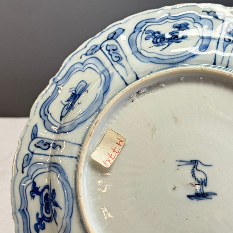 A Chinese blue and white 'Grasshopper and Butterfly' plate - 图13