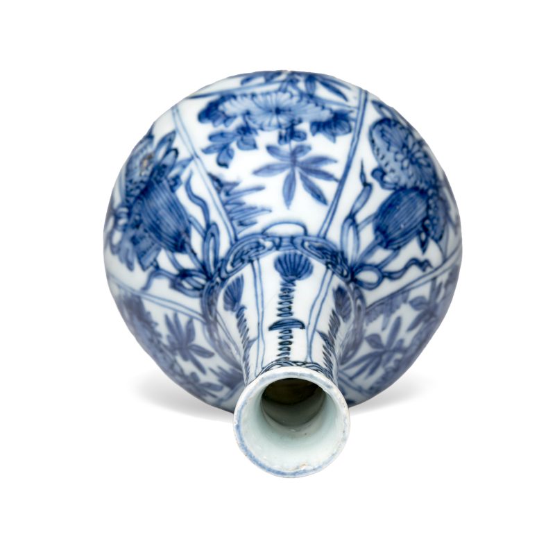 A Chinese blue and white 'Auspicious Emblems and Peonies' pear-shaped vase - 图7