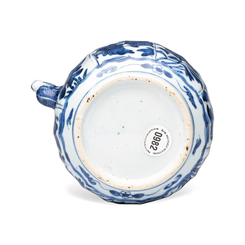 A Chinese blue and white wine pot and cover - 图9