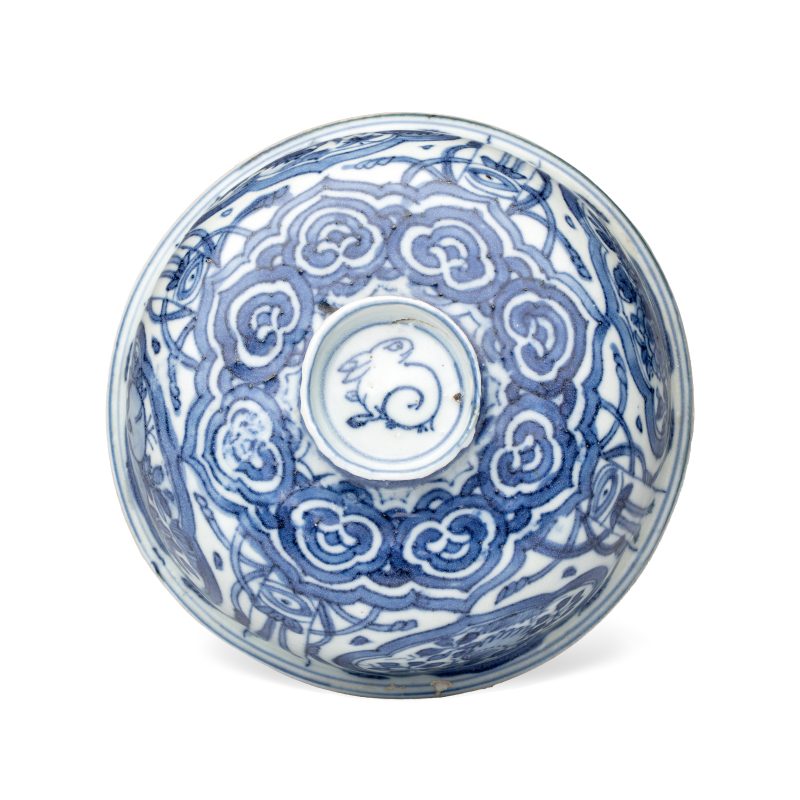 A Chinese blue and white 'Crow' cup or bowl and cover, Hatcher Cargo - 图7