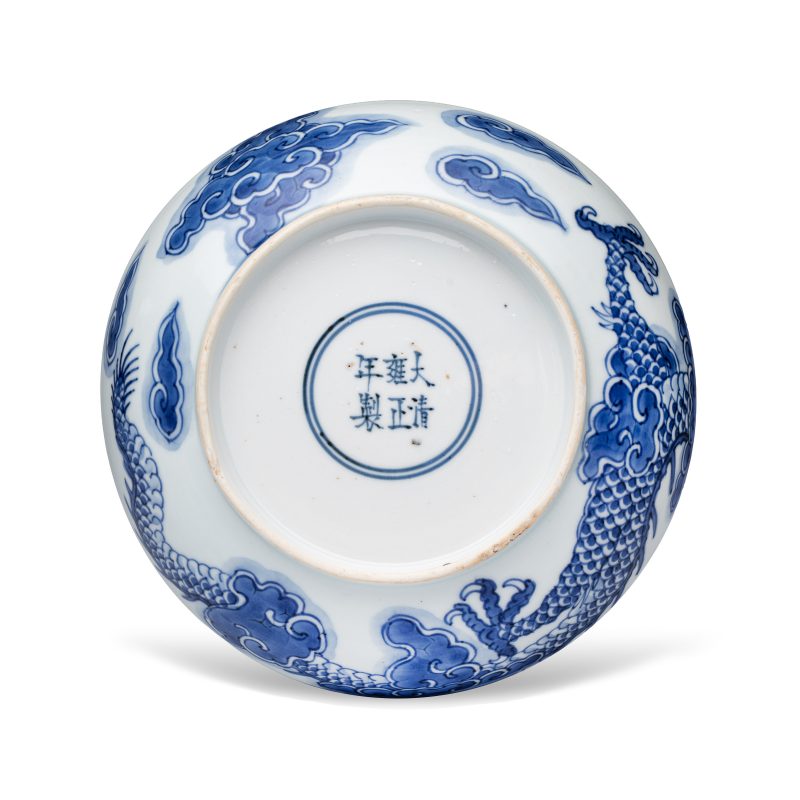 A Chinese blue and white 'Dragon' plate - 图2