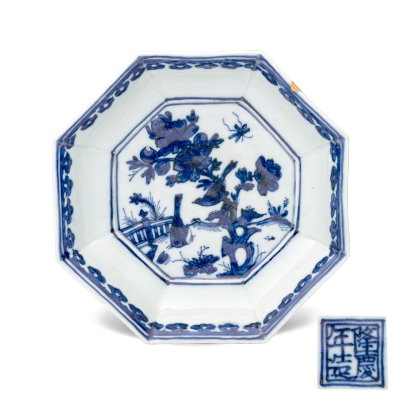 A Chinese blue and white 'Magpies among Peony' octagonal plate