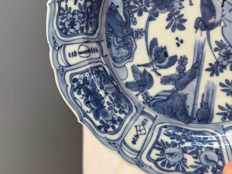 A Chinese blue and white plate with birds in a landscape - 图7