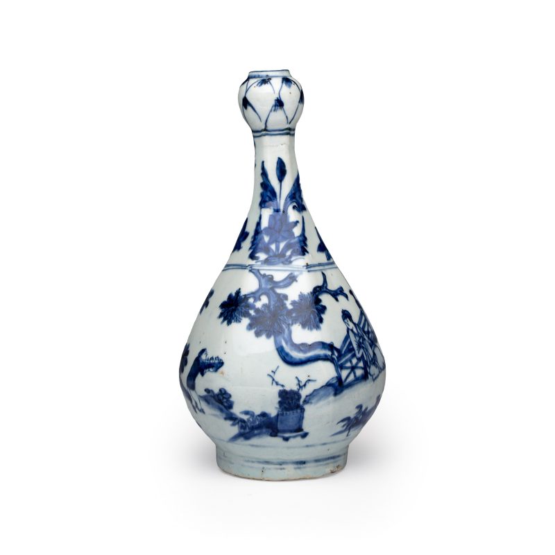 A Chinese blue and white garlic-mouth bottle vase - 图5