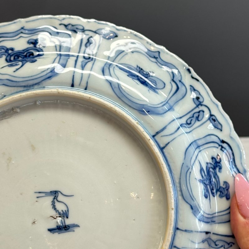 A Chinese blue and white 'Grasshopper and Butterfly' plate - 图14