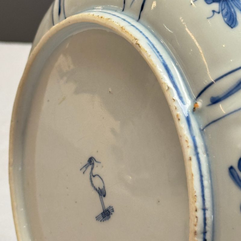 An extremely rare Chinese blue and white 'Eagle' plate - 图21