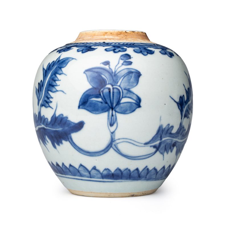 A pair of Chinese blue and white jars with floral design - 图9