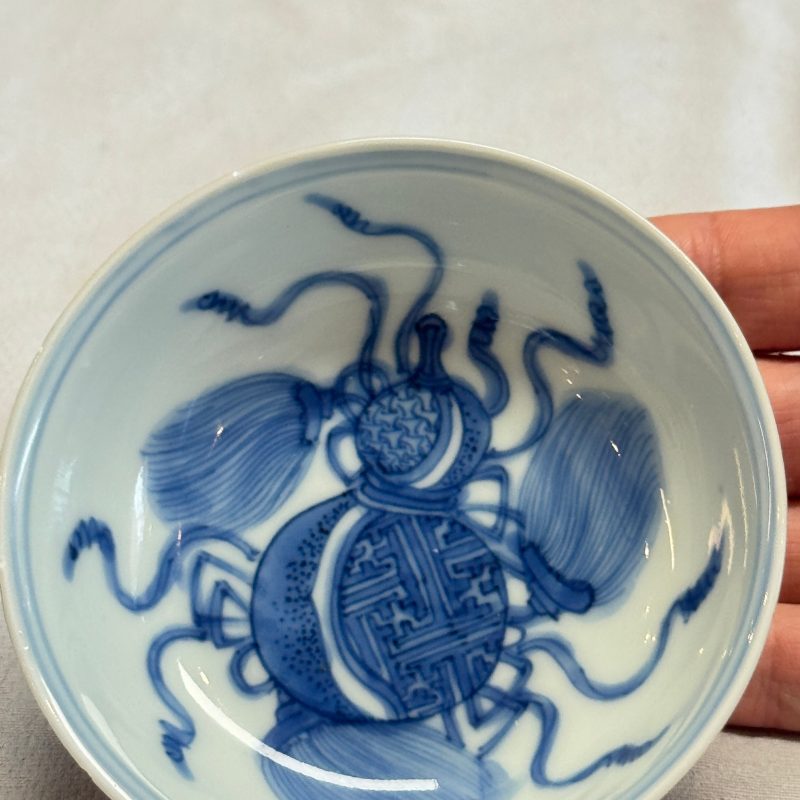 A very rare Chinese blue and white 'Double Gourd' shallow bowl - 图8