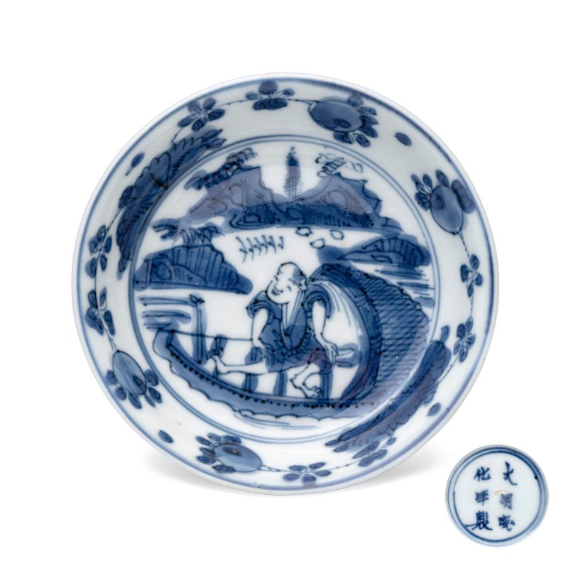 A small Chinese blue and white 'Fisherman' footed saucer dish - 图1