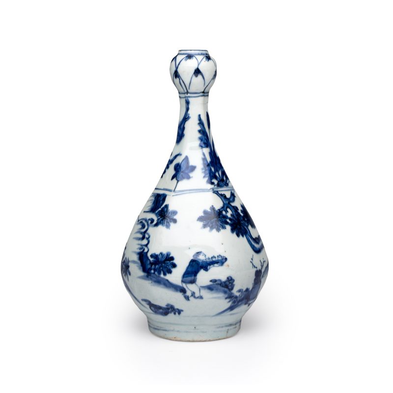 A Chinese blue and white garlic-mouth bottle vase - 图6