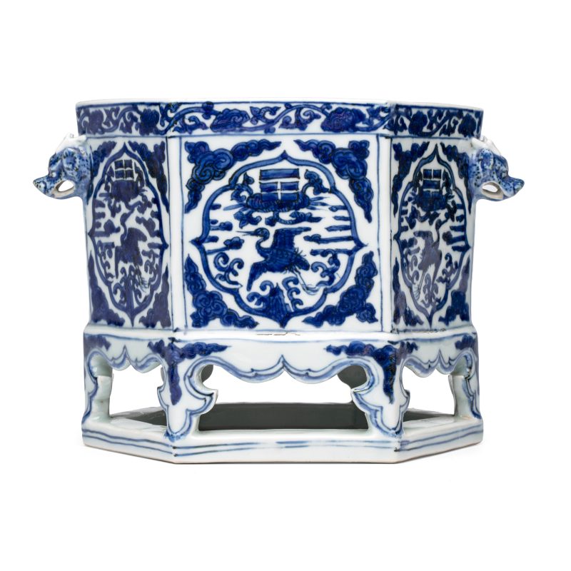 A Chinese blue and white hexagonal censer - 图4
