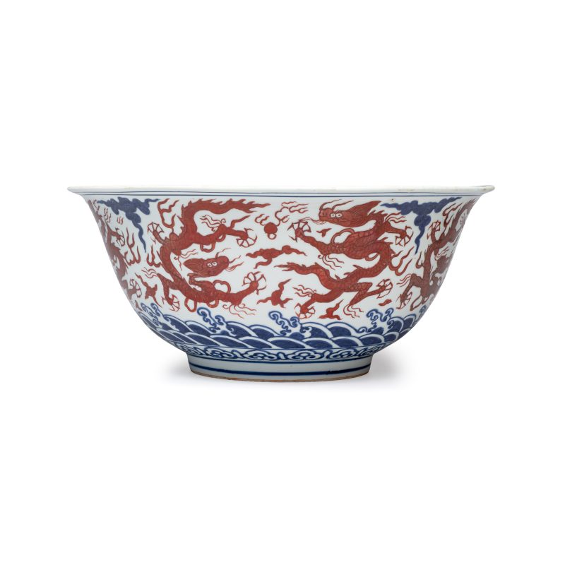 A Chinese blue, white and iron-red 'Dragons' bowl - 图2