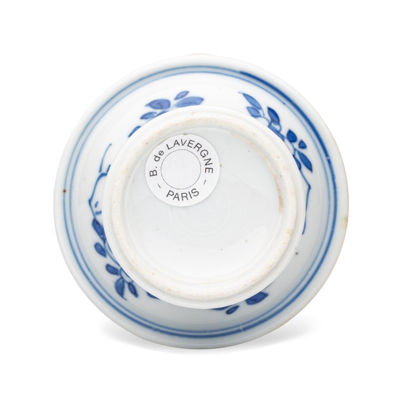 A pair of Chinese blue and white salts with antiquities design - 图14