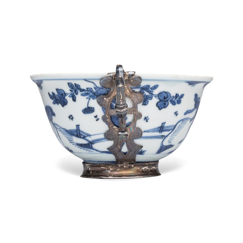 A Chinese blue and white silver-mounted 'Monkeys and Deer' bowl - 图4