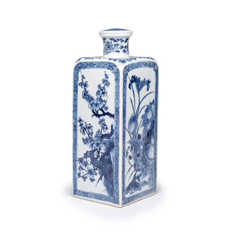 A pair of Chinese blue and white 'Blossoming Flower Branches' square flasks and covers - 图11