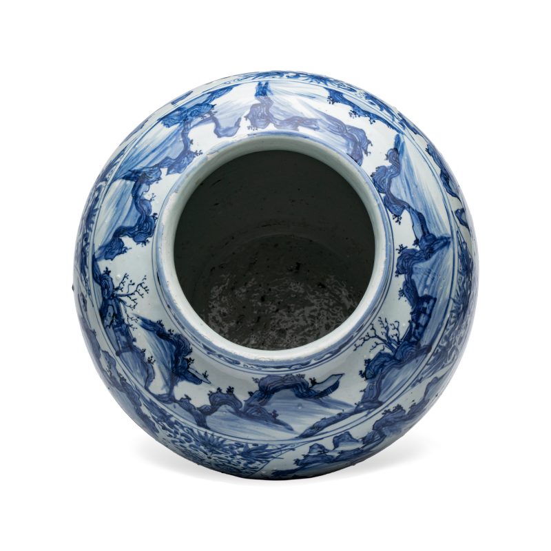 An exceptional pair of large Chinese blue and white 'Dignitaries and Warriors' vases - 图6