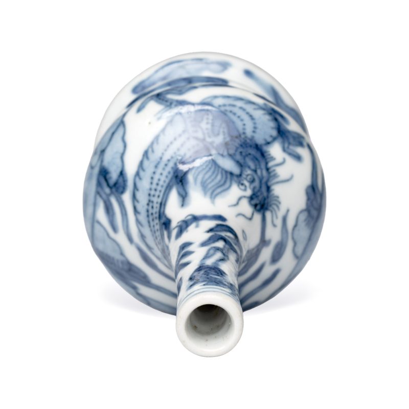An unusual Chinese blue and white 'Dragon' triple-gourd vase - 图5