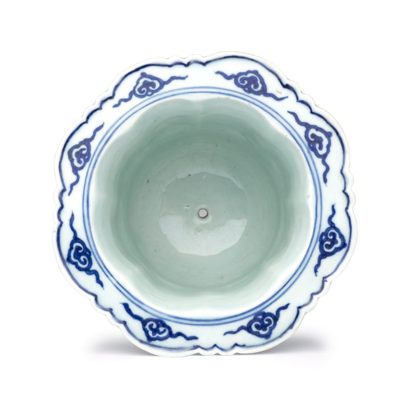 A Chinese blue and white 'Cranes' flowerpot - 图6