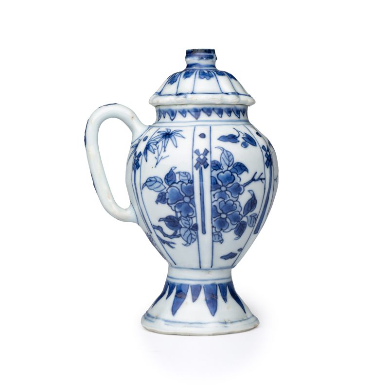 A pair of Chinese blue and white covered mustard pots with floral design - 图12