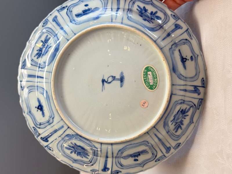 A rare Chinese blue and white 'Grasshopper' plate - 图15