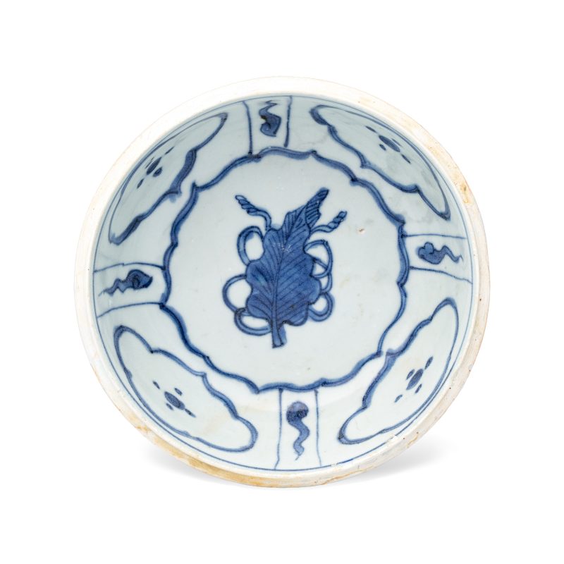 A Chinese blue and white 'Crow' cup or bowl and cover, Hatcher Cargo - 图8