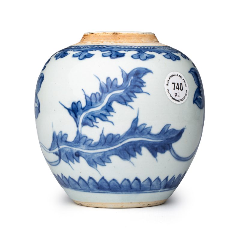 A pair of Chinese blue and white jars with floral design - 图10