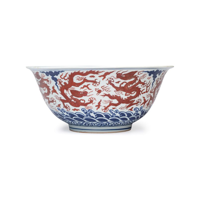 A Chinese blue, white and iron-red 'Dragons' bowl - 图3