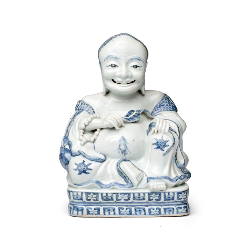 A Chinese blue and white figure of Budai - 图2