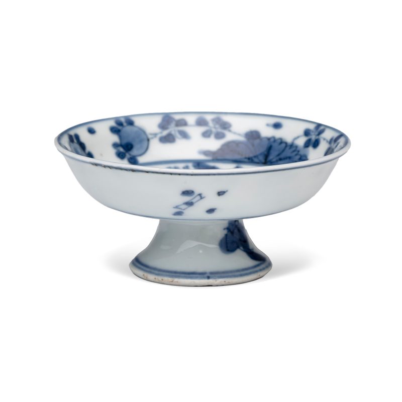 A small Chinese blue and white 'Fisherman' footed saucer dish - 图2