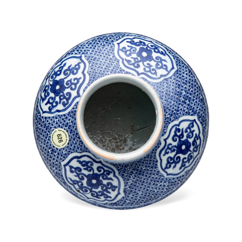 A Chinese blue and white 'Lotus Scroll' jar - 图6