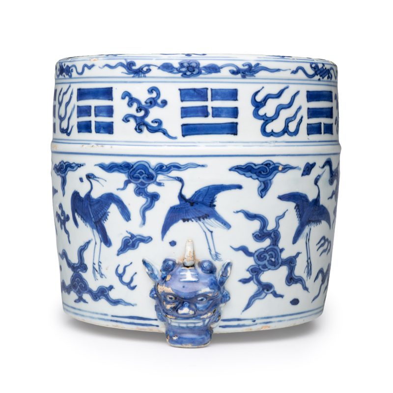 A Chinese blue and white 'Cranes' cylindrical tripod censer - 图5