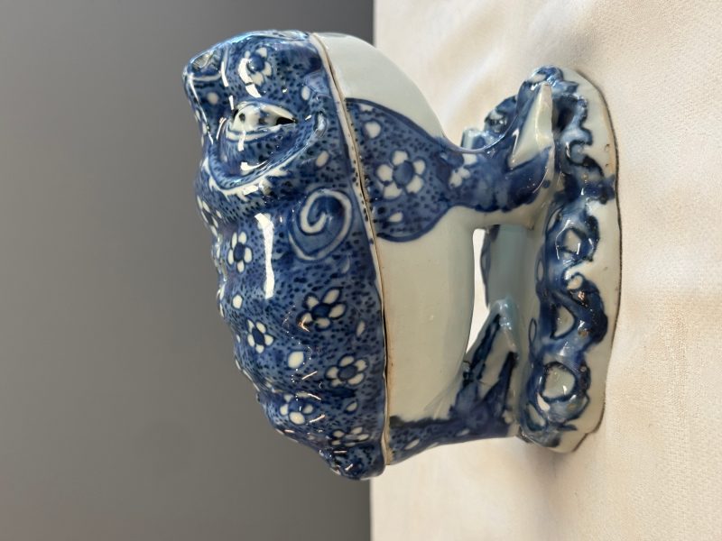 A rare Chinese blue and white ko-sometsuke 'Three-legged Toad' incense burner - 图13