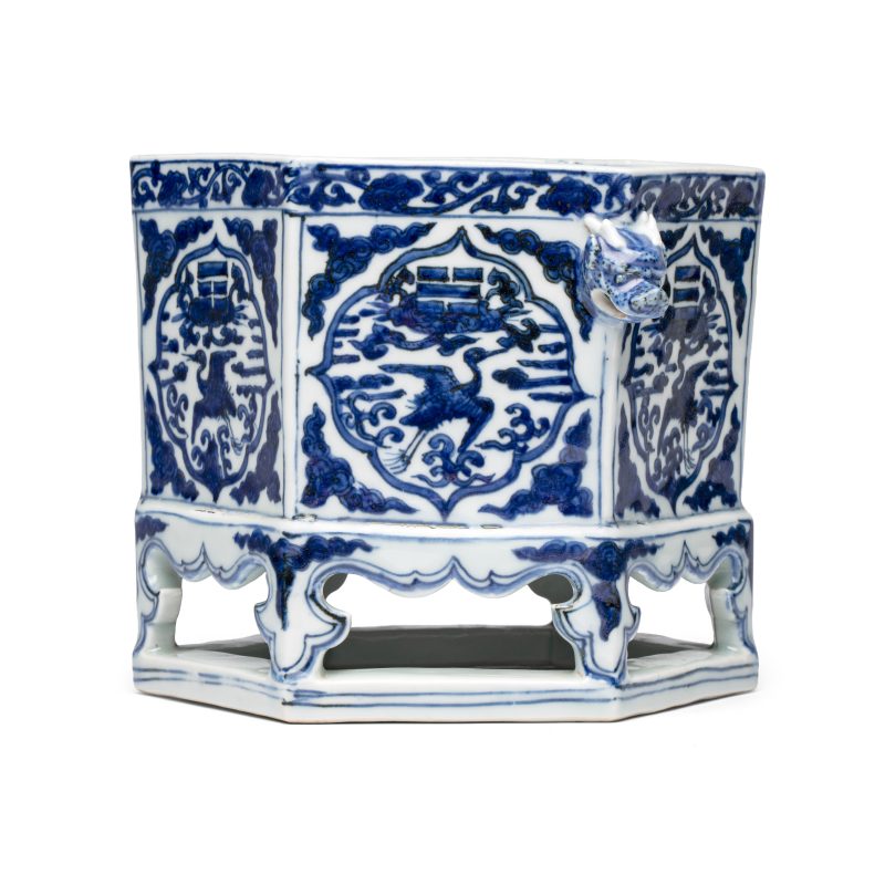 A Chinese blue and white hexagonal censer - 图5