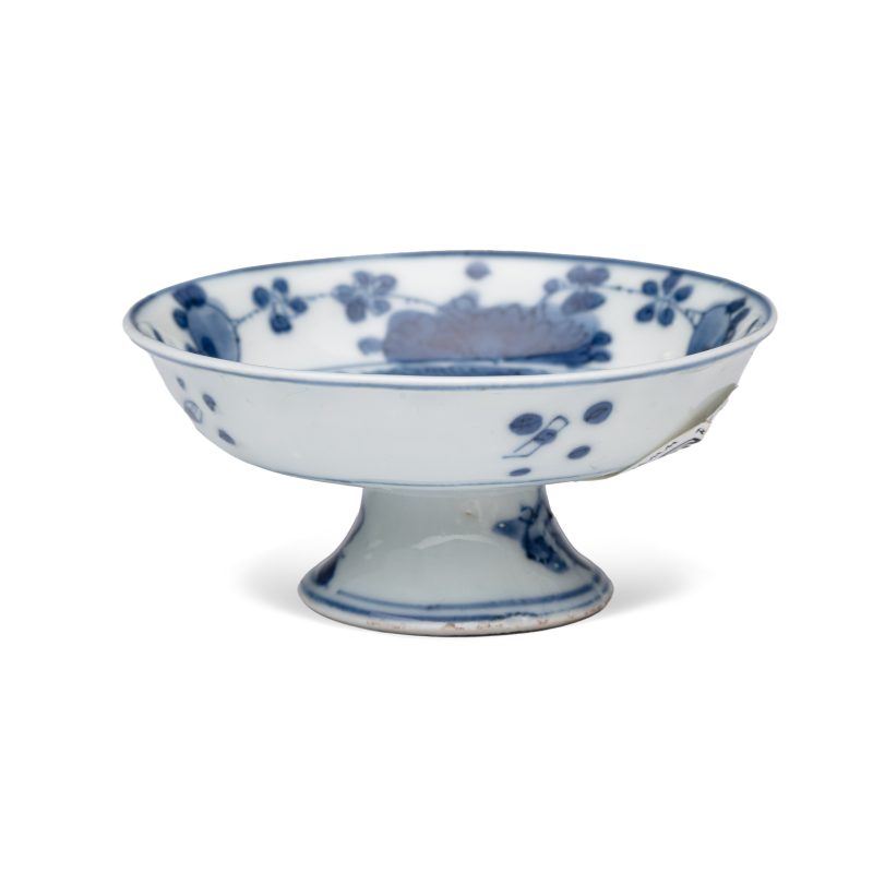 A small Chinese blue and white 'Fisherman' footed saucer dish - 图4
