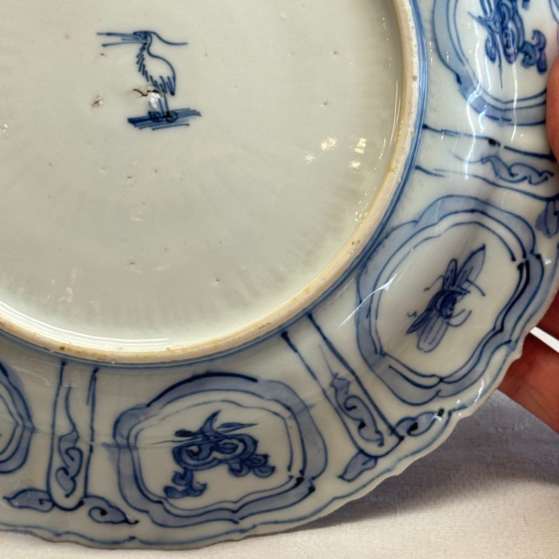 A Chinese blue and white 'Grasshopper and Butterfly' plate - 图17