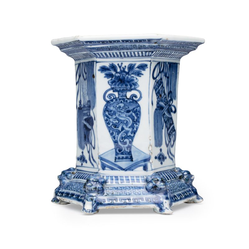 An extremely rare Chinese blue and white hexagonal salt - 图11