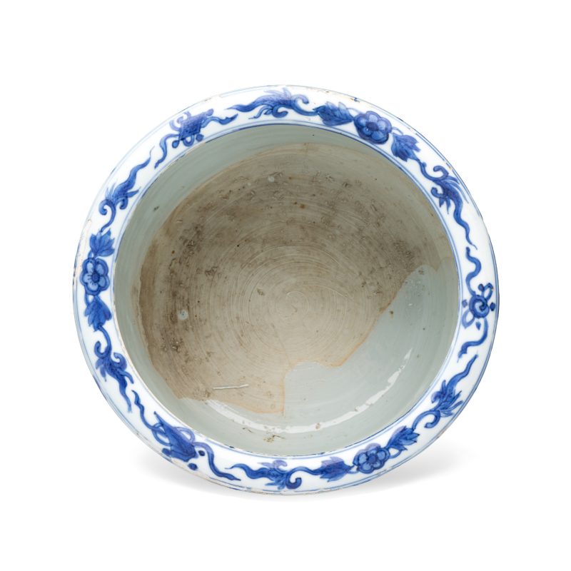 A Chinese blue and white 'Cranes' cylindrical tripod censer - 图6