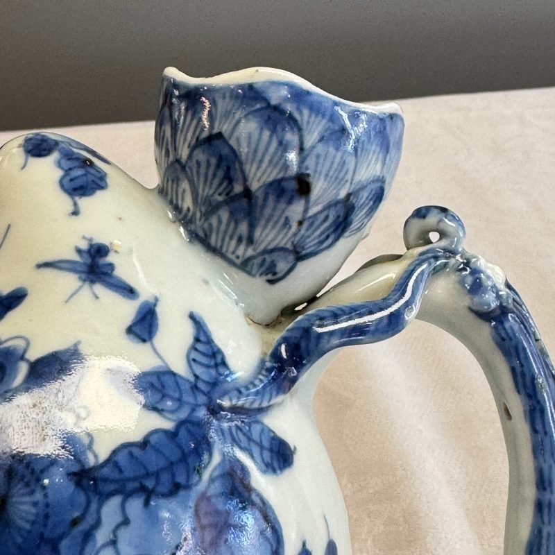 A Chinese blue and white peach-shaped cadogan-type wine pot - 图30