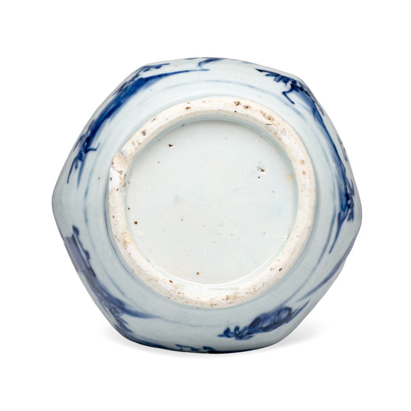 A Chinese blue and white garlic-mouth bottle vase - 图8