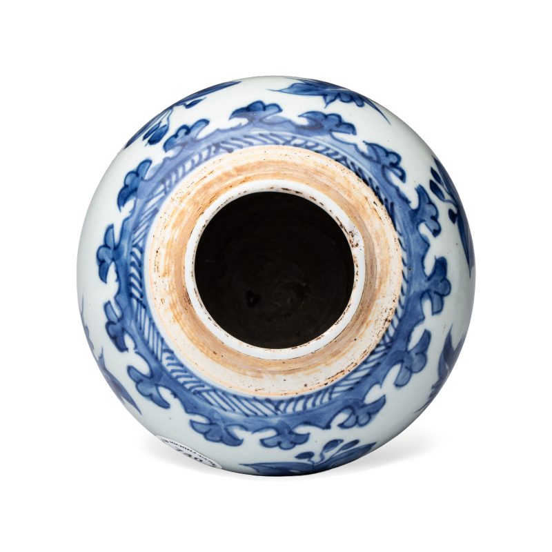 A pair of Chinese blue and white jars with floral design - 图12