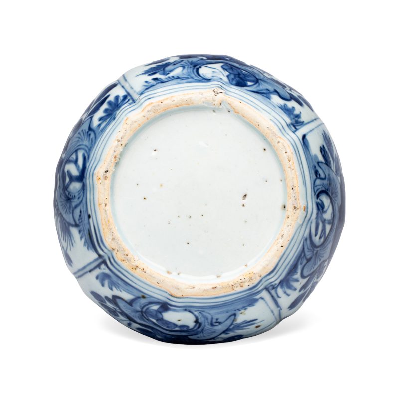 A Chinese blue and white double-gourd vase with floral design - 图6