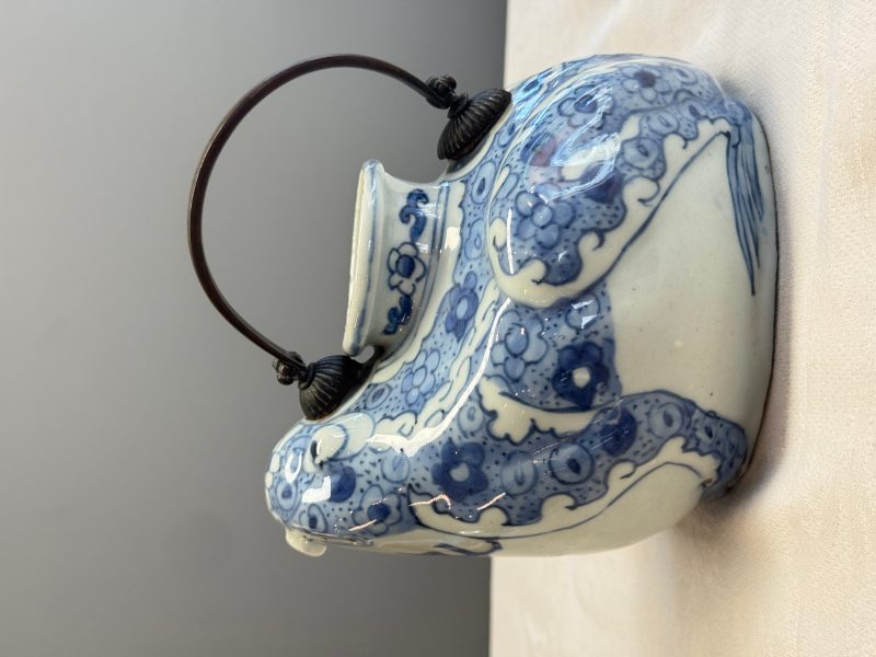 A Chinese blue and white 'Toad' ewer - 图13