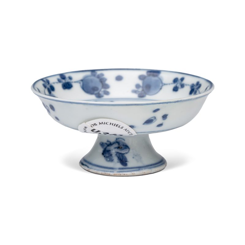 A small Chinese blue and white 'Fisherman' footed saucer dish - 图5