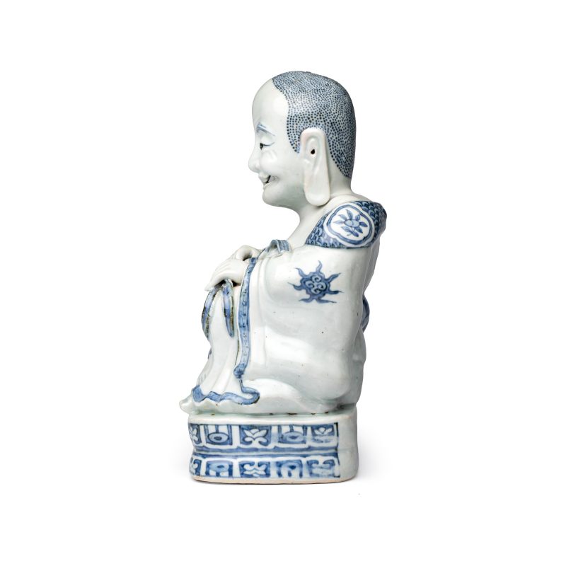 A Chinese blue and white figure of Budai - 图4