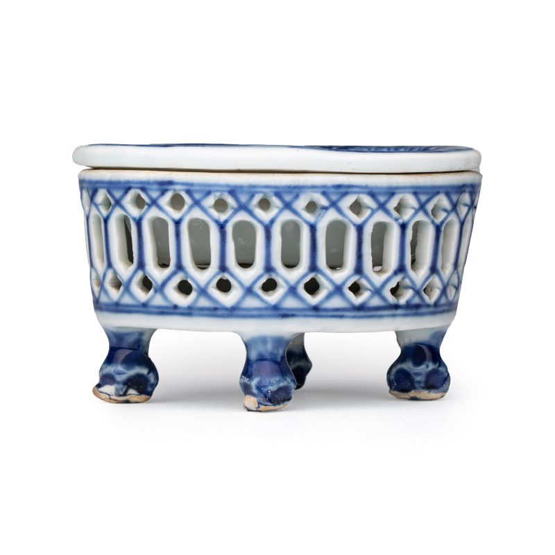 Three Chinese blue and white reticulated salts after European silver models - 图2