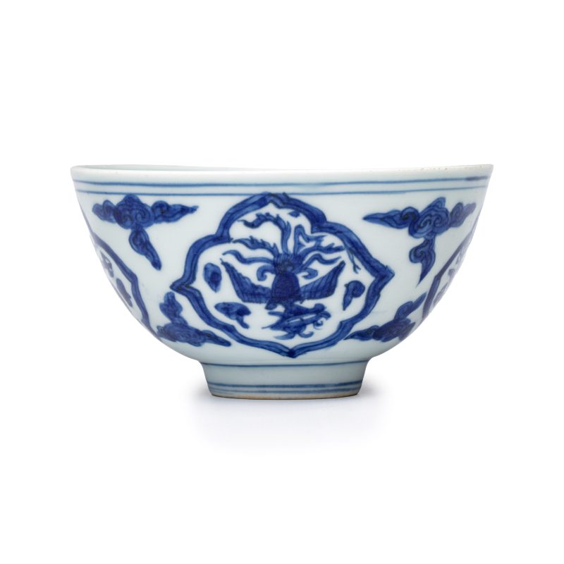 A Chinese blue and white 'Dragon' bowl - 图2
