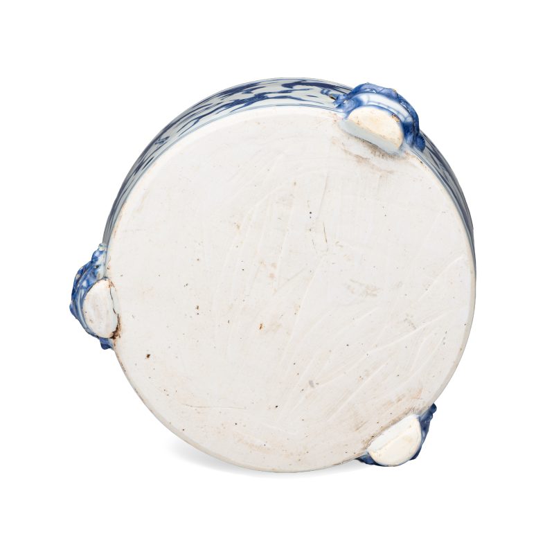 A Chinese blue and white 'Cranes' cylindrical tripod censer - 图7
